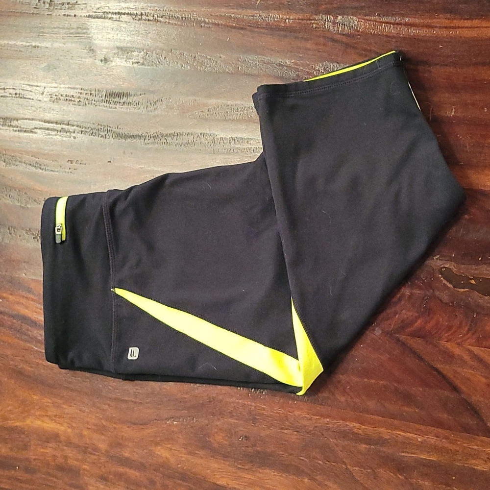 Fabletics leggings! midrise/below knee. Size M